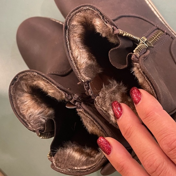 Brown Leather Ankle Boots with Fur Lining - Picture 4 of 7